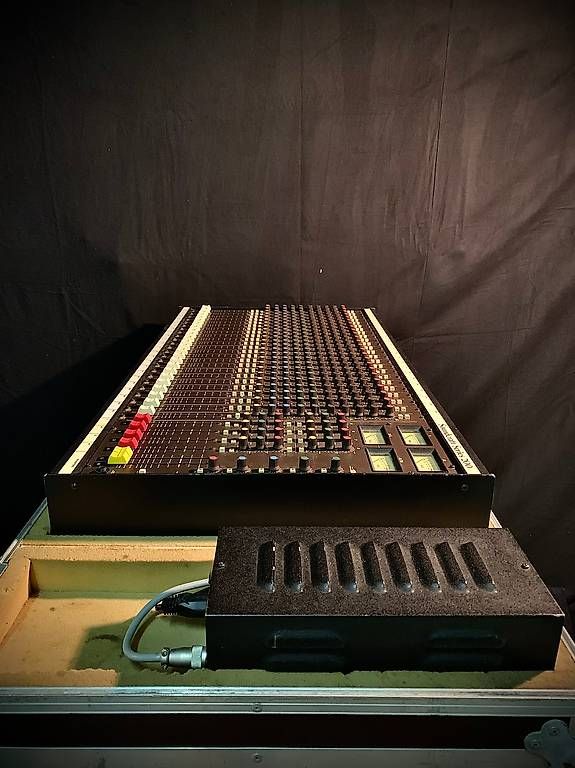 Soundcraft Console di mixaggio: Mixer Soundcraft 200SR 24/4/2 avec Flightcase – Usato da La Chaux-de-Fonds venduto da Simone1180 5