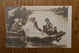 Hochzeitspaar auf Boot 1919 - Kennt jemand das Paar?