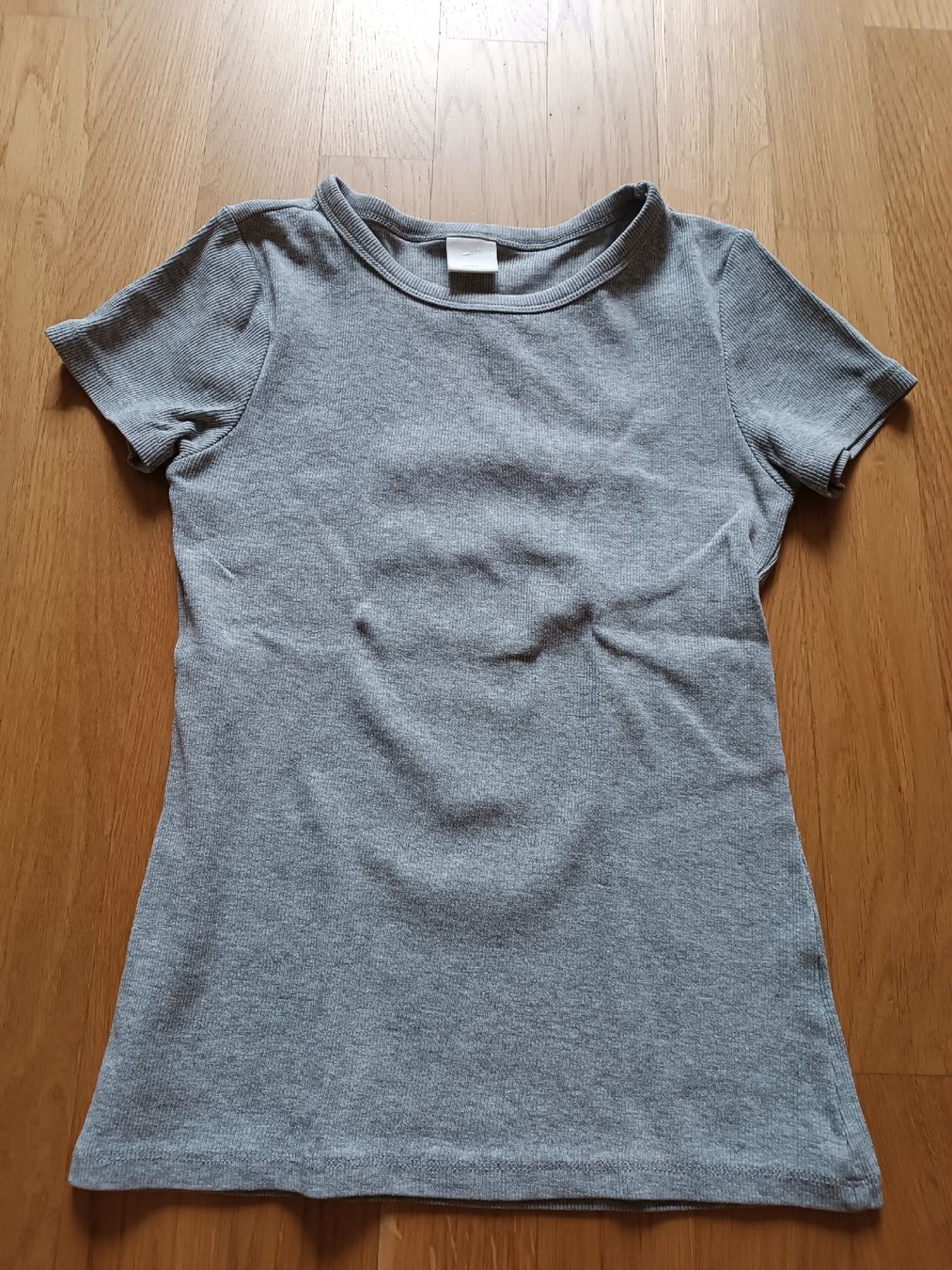 H&M Lotti di vestiti: Basicshirts schwarz grau, Grösse XS – Usato da Luzern venduto da sim_lqq2 2