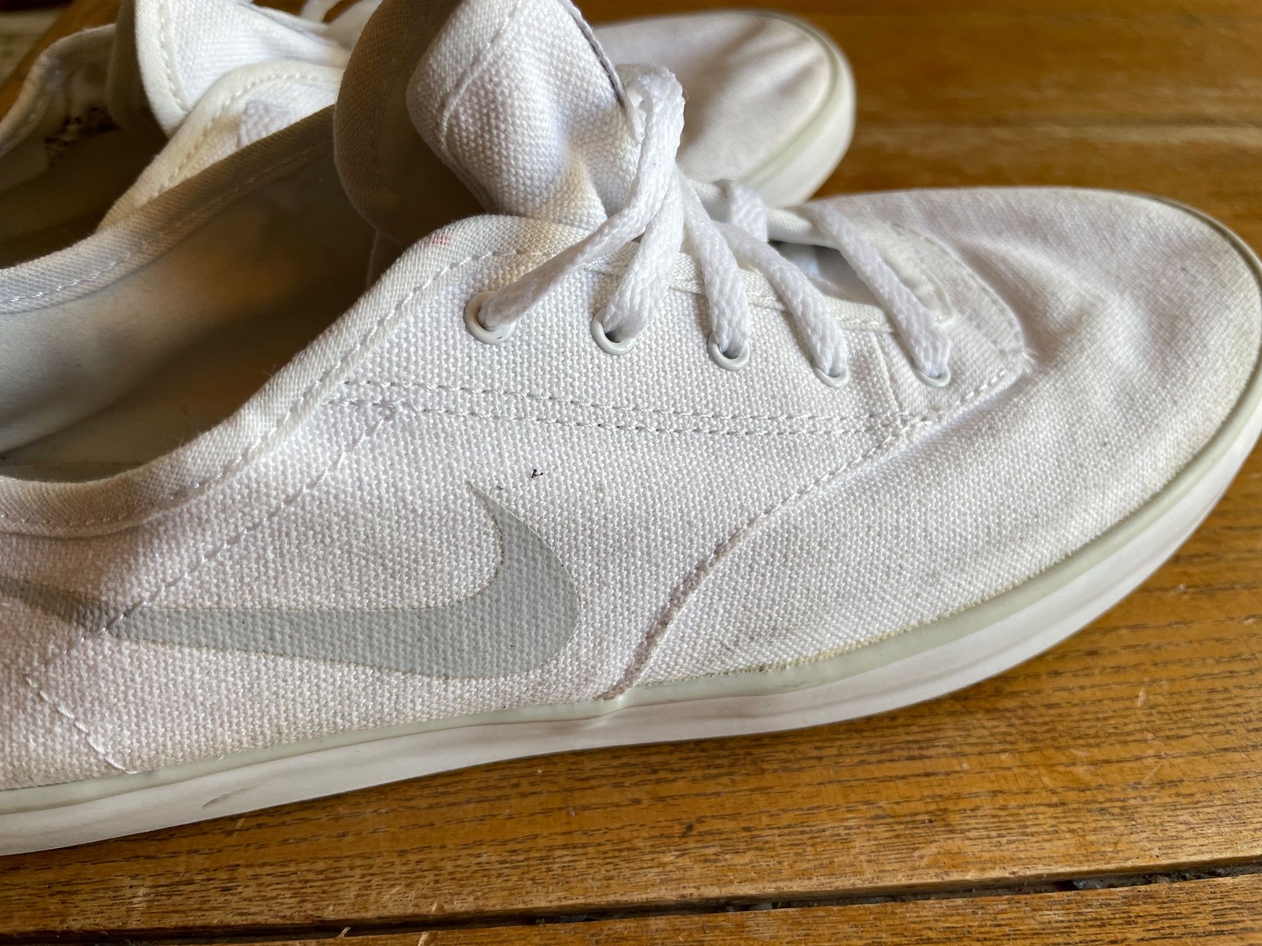 Nike Scarpe da donna: Nike Stoff Sneaker weiss Gr. 38,5 – Usato da Münsingen venduto da Secondhand89 2