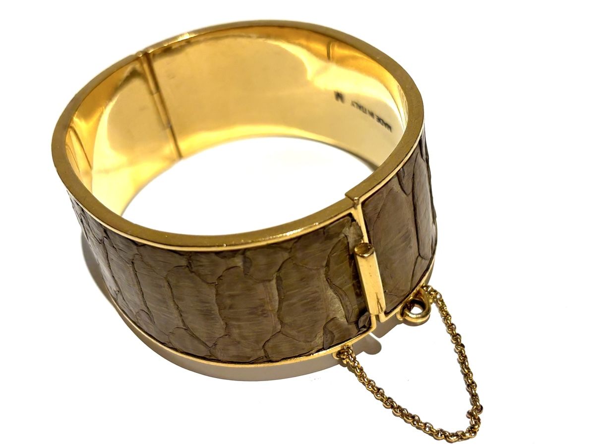 Celine Bracelets: CELINE Gold Plexi Python Bangle – D'occasion à Winterthur par Atelier.W