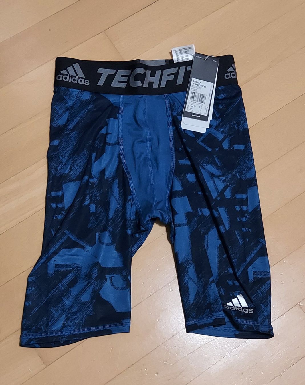 Adidas Hosen: Neue Adidas Techfit Base Shorts Gr. S – Neu und originalverpackt aus Basel von Mazzo84