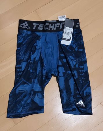 Neue Adidas Techfit Base Shorts Gr. S