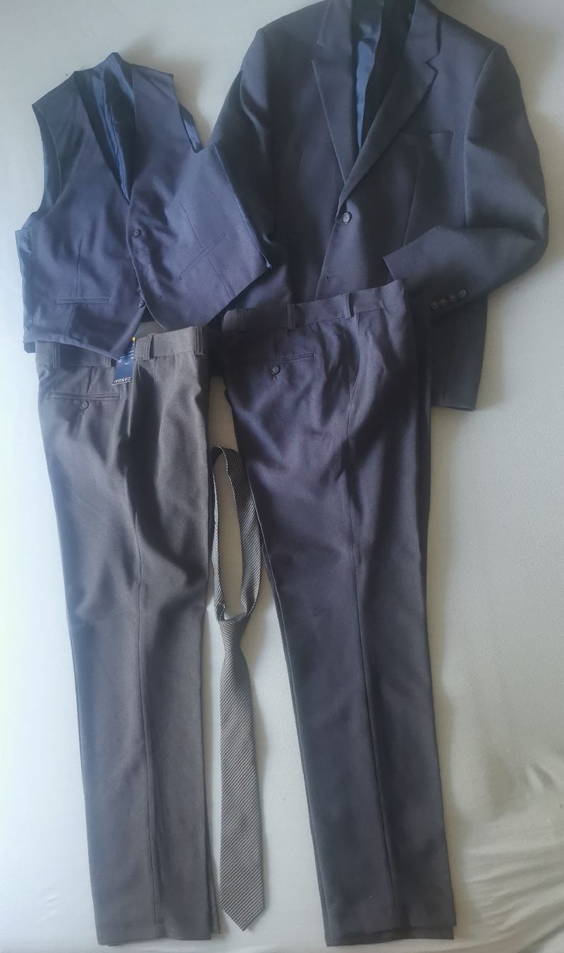 C&A Completi: Eleganter Herrenanzug 5 teilig Grösse M – Nuovo (secondo la descrizione) da Weiningen ZH venduto da angebot05
