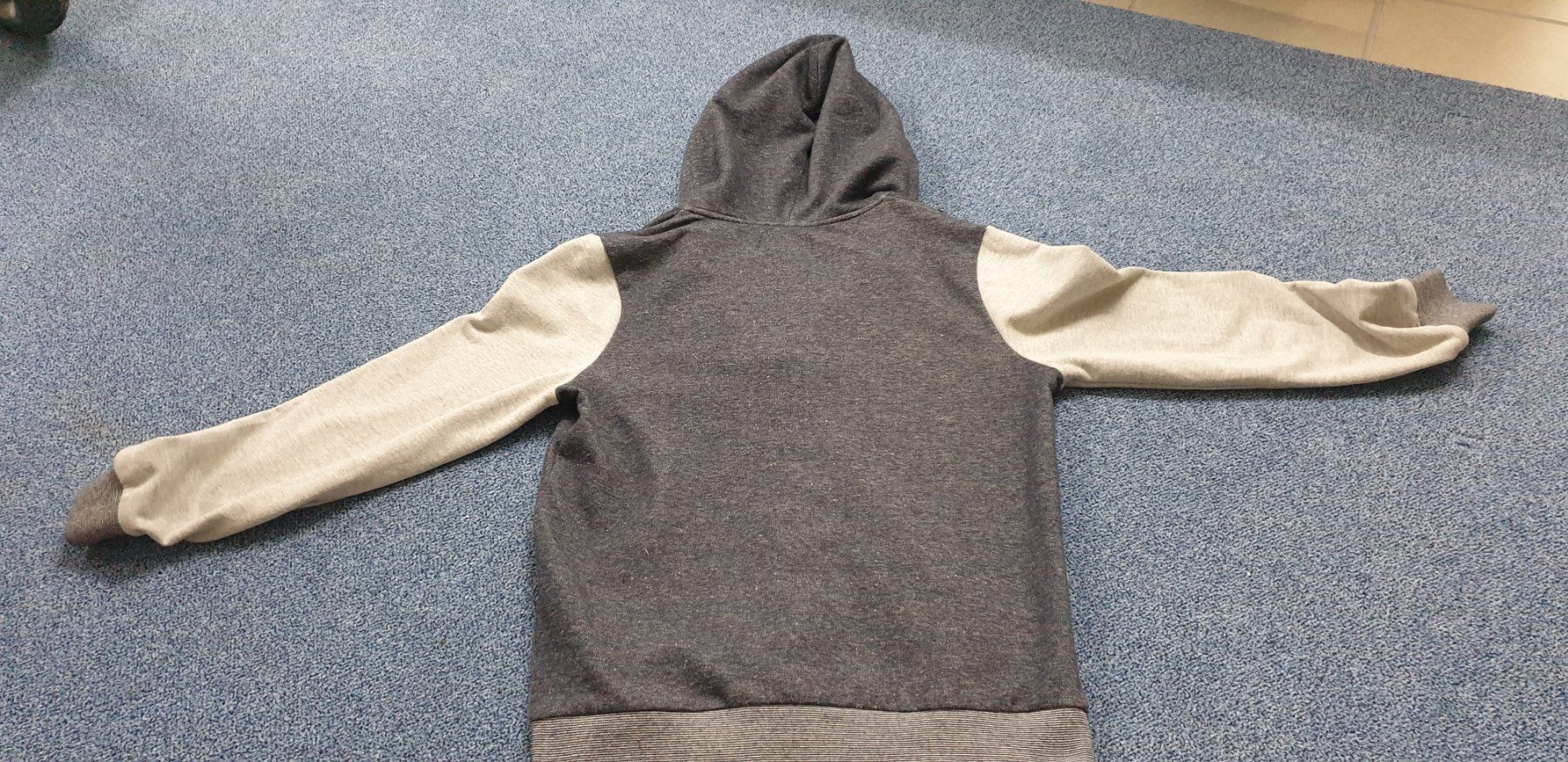 Giacche & Cappotti: Sweatshirtjacke – Usato da Amlikon-Bissegg venduto da Schnuefeli4 3
