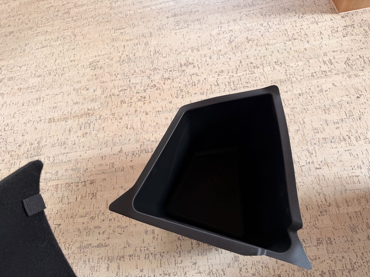Tesla Autres accessoires p. véhicule: Model y Kofferraum-Staufächer – D'occasion à Rothenfluh par Whitefear 1
