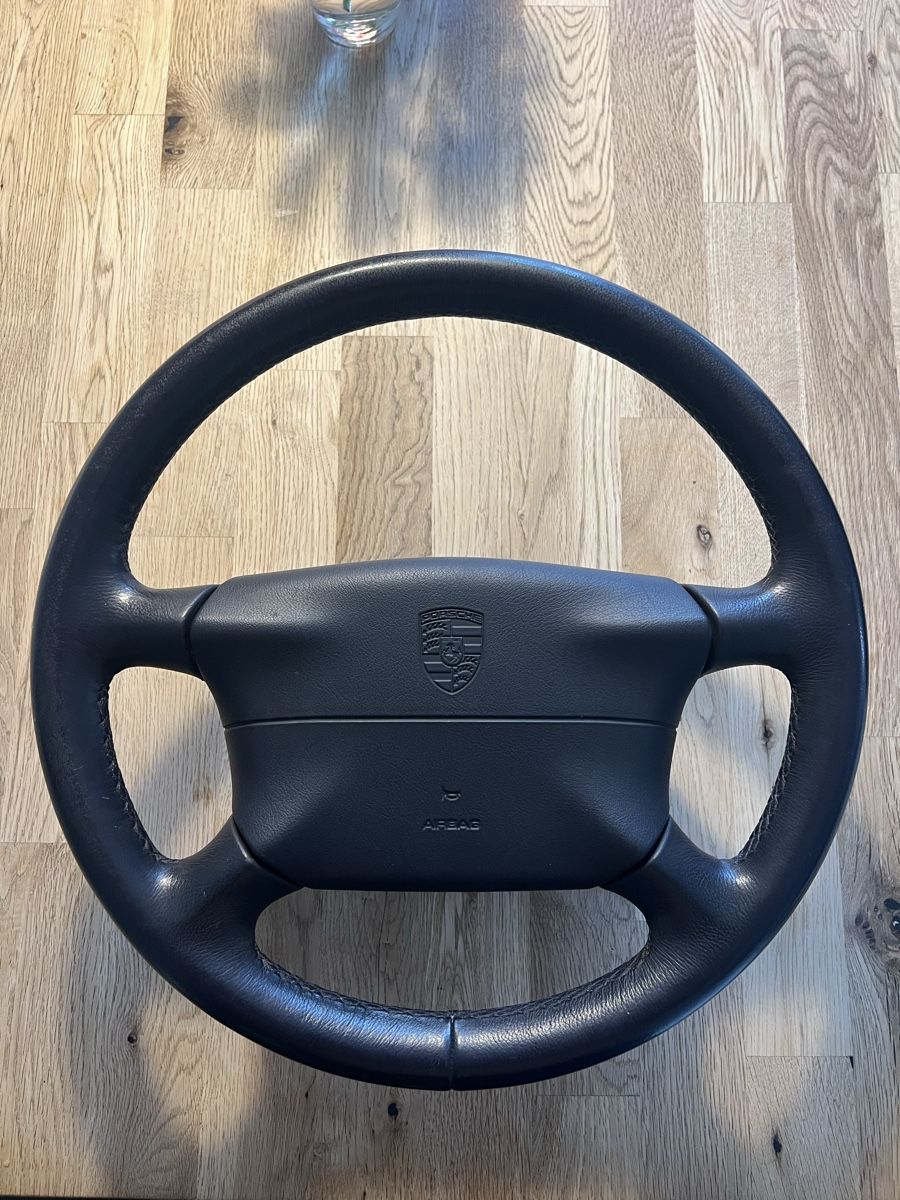 Porsche Tutti pezzi di ricambio auto: Porsche 996.1 Lenkrad 1997 Blau – Usato da Zürich venduto da KronossonorK