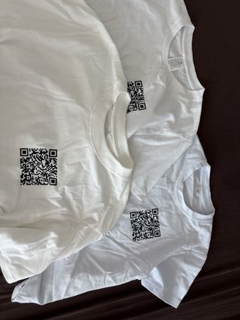 T-Shirts weiss mit QR-Code verschiedene Grössen neu