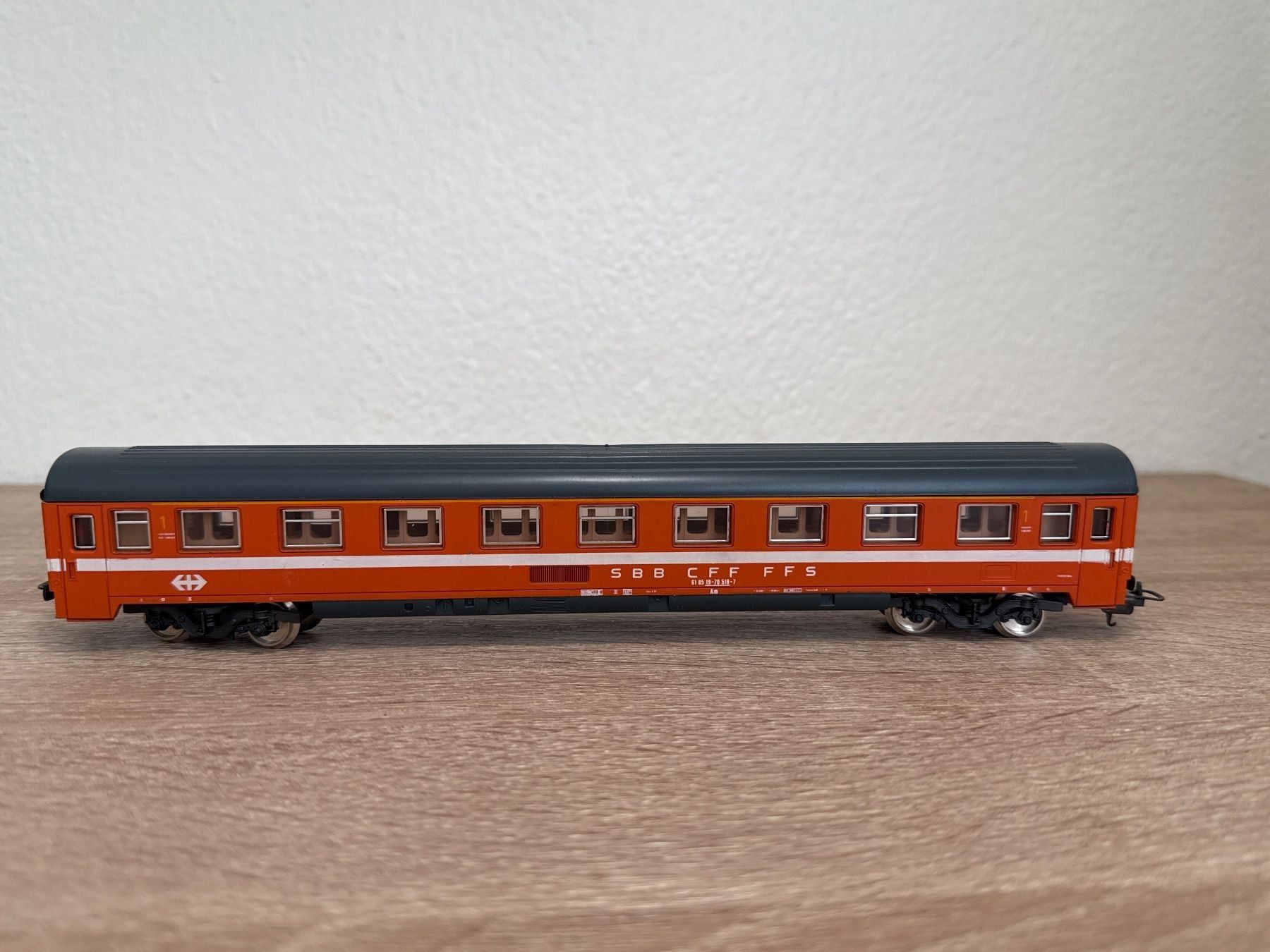 Lima Modellini di ferrovie: Lima 2x Personenwagen SBB (F) – Usato da St-Aubin-Sauges venduto da Lo_Go 2