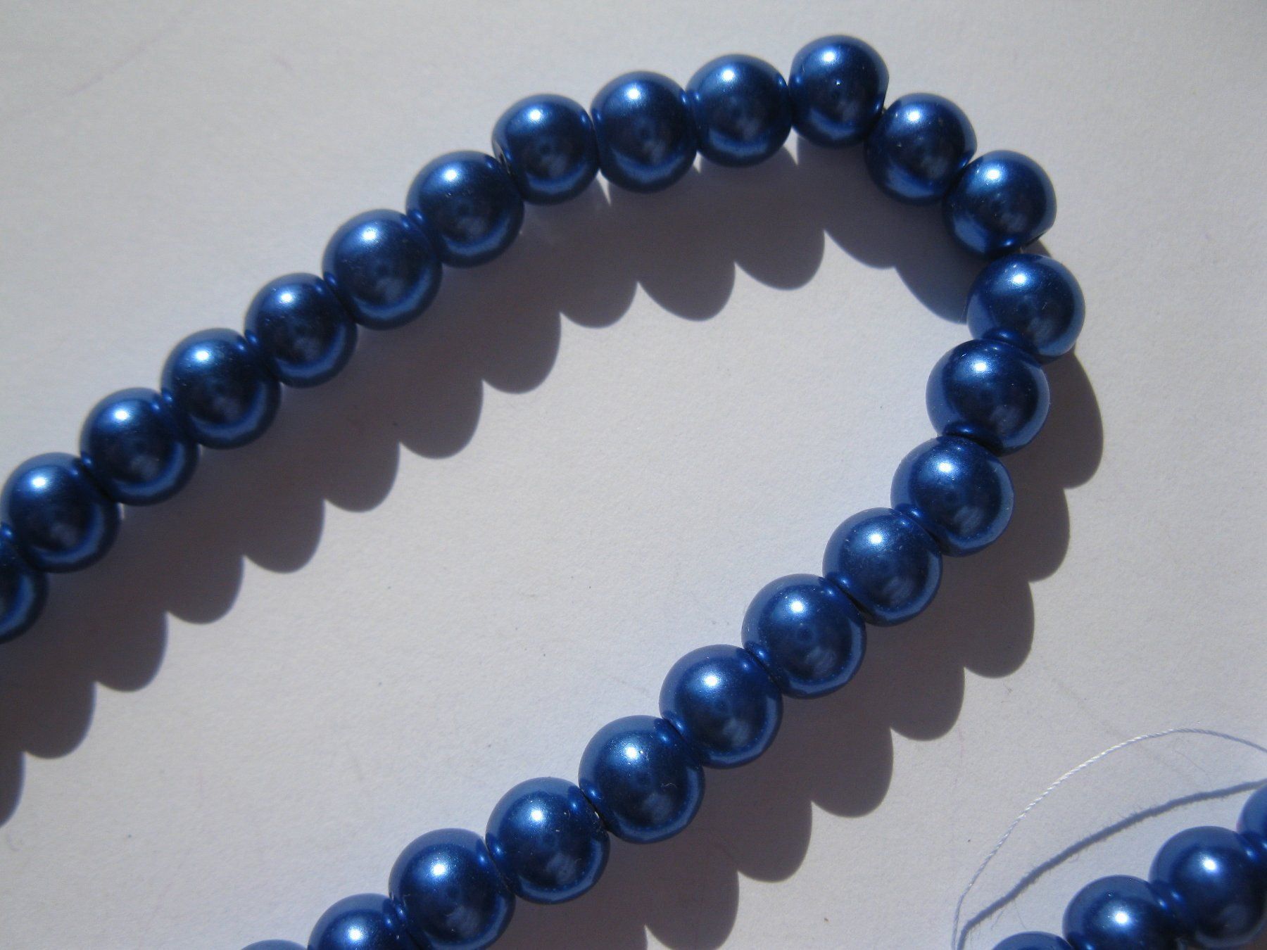 Perle (finte): 1 Strang Glasperlen Perlmutt 6mm, dunkelblau – Nuovo e nell'imballaggio originale da St. Margarethen TG venduto da LuanaKa 1