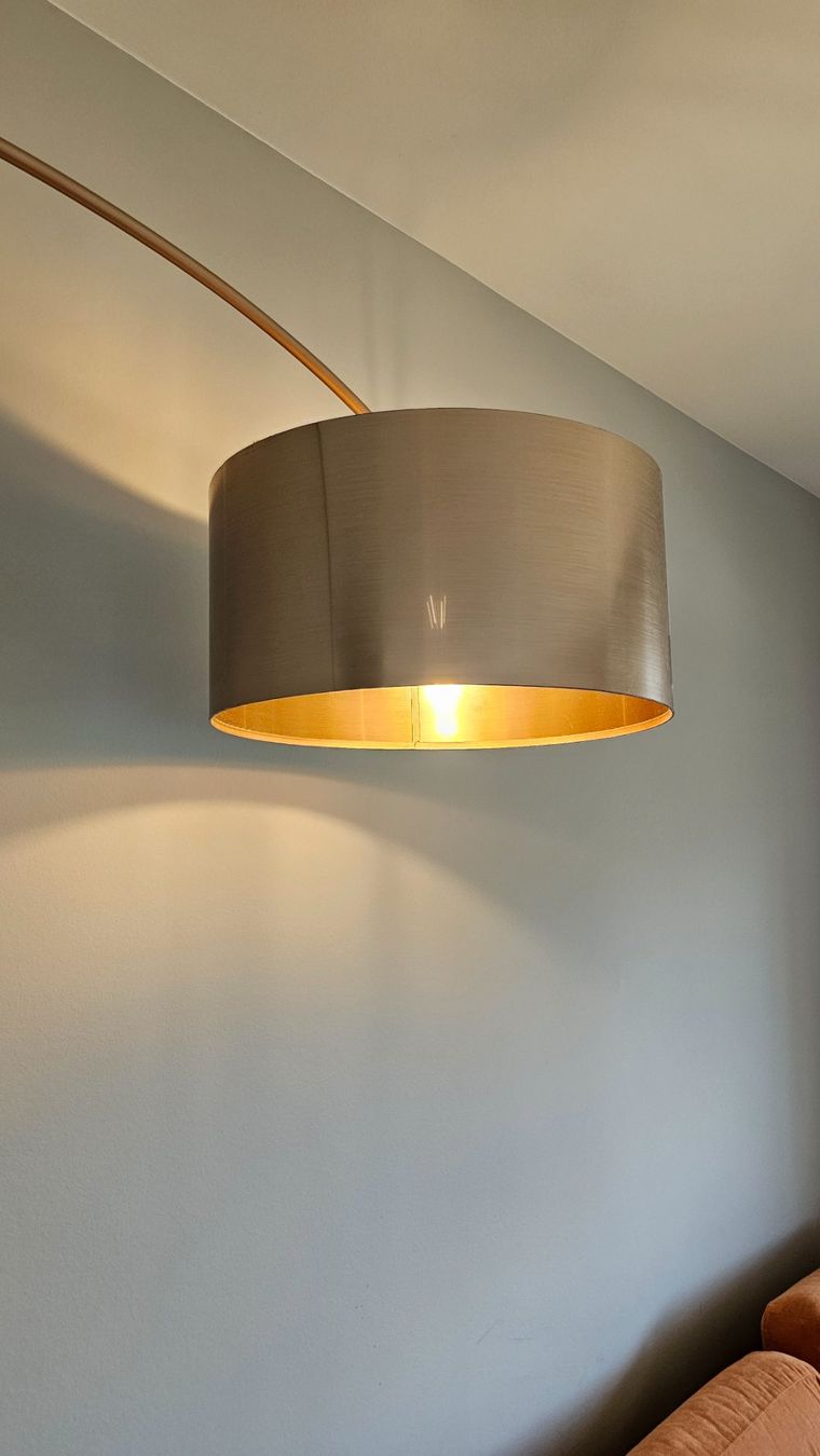Kare Lampade: Lampe arquée Kare couleur cuivre – Nuovo (secondo la descrizione) da St-Sulpice VD venduto da Philmart 1