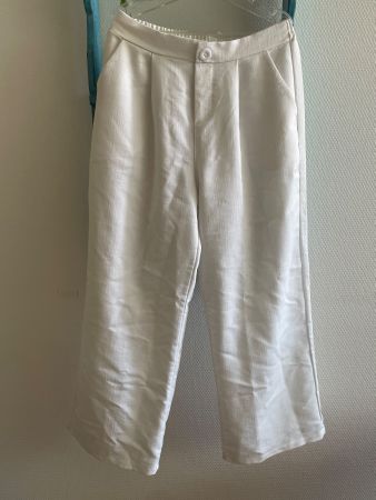 Hose weiss Grösse S mit Knopf guter Zustand