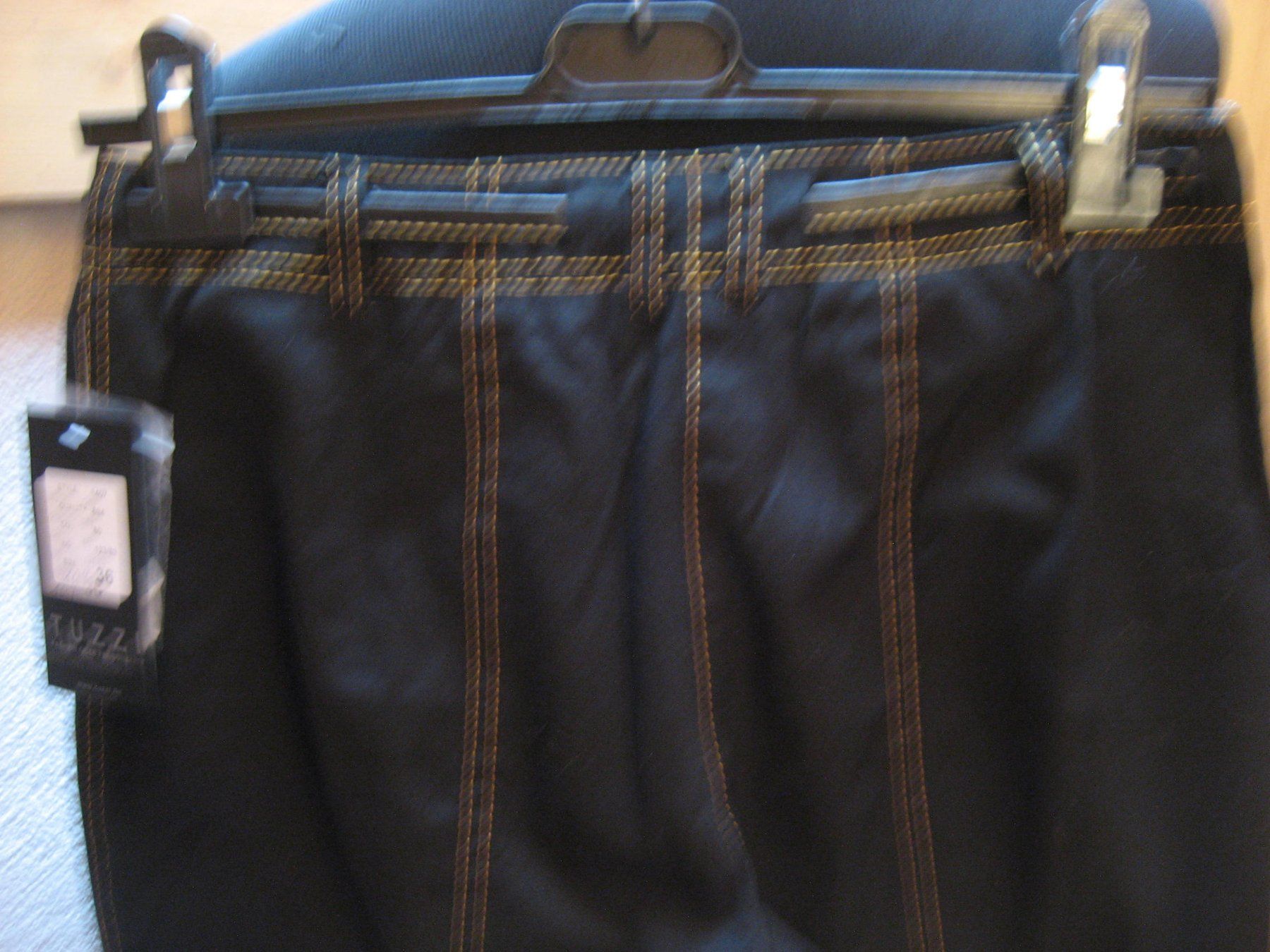 Pantaloni: Pantalon Tuzzi taille 36, neuf – Nuovo e nell'imballaggio originale da Delémont venduto da marryb 3