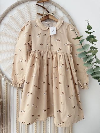 Mädchenkleid beige mit Pferdemuster Gr. 140 neu mit Etikette
