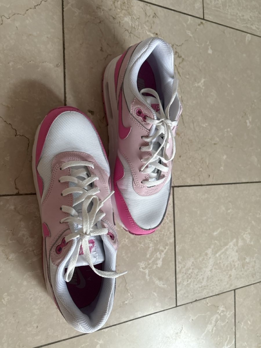 Nike Chaussures femmes: Nike Air Grösse 39 – D'occasion à Safnern par villi007 1