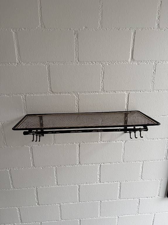 Guardaroba: Retro Garderobe mit goldiger Hutablage – Usato da Zürich venduto da jachalala 1