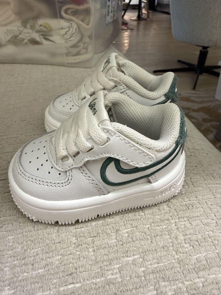 Nike Schuhe für Jungen: Nike Schuhe Baby – Neu (gemäss Beschreibung) aus Altendorf von Carcoura