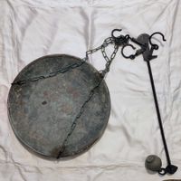 Balance ancienne en laiton avec chaînes et poids