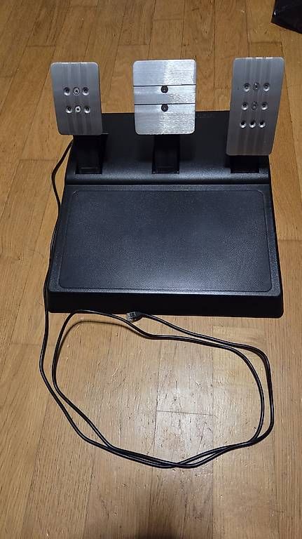 Thrustmaster Manettes: Thrustmaster T300 rs gt gebraucht – D'occasion à Goldau par iva_c5jc 2
