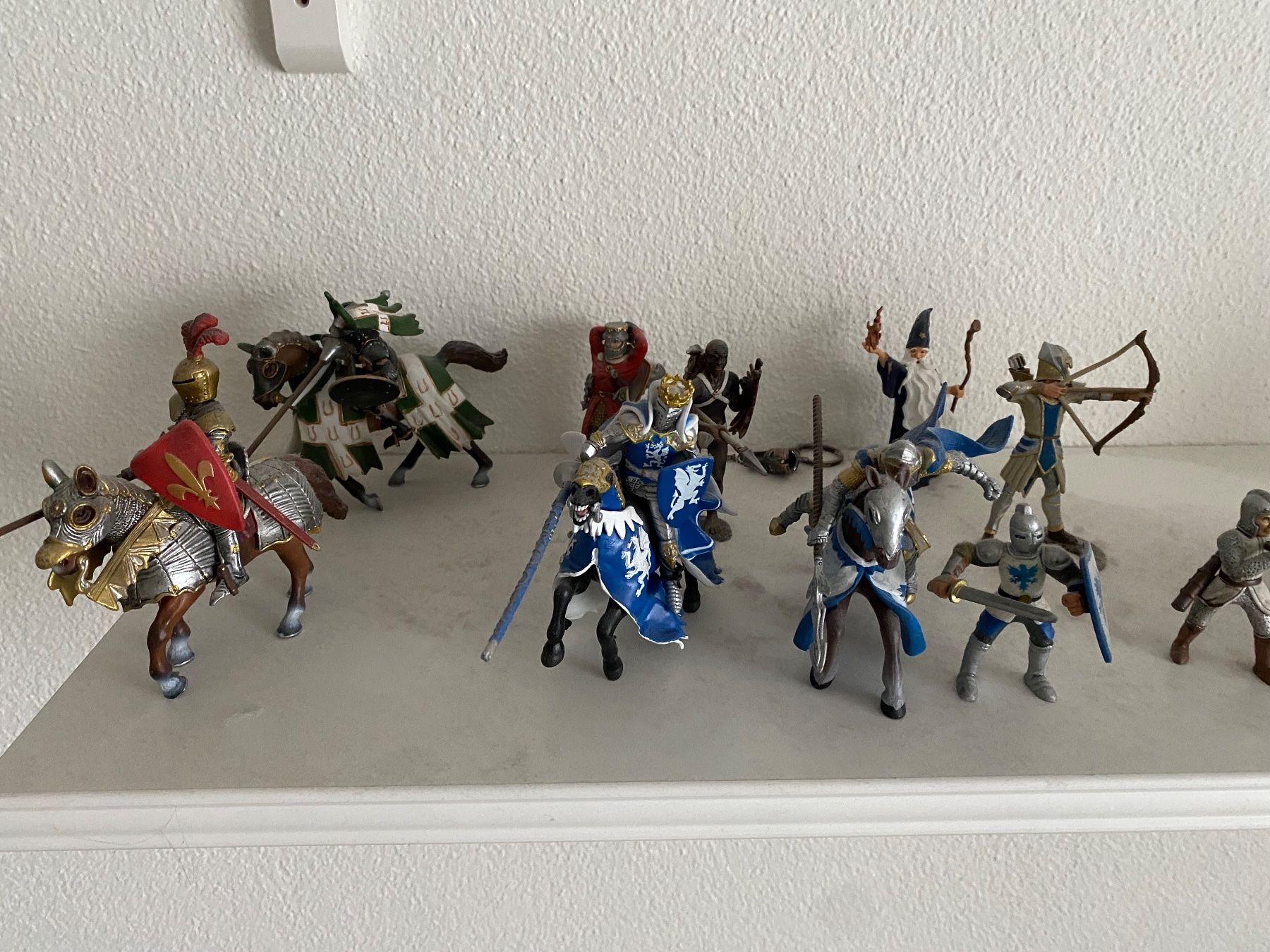 Schleich Figuren: Drachenfiguren Set mit Rittern guter Zustand – Gebraucht aus Obernau von YvesHeiz 1