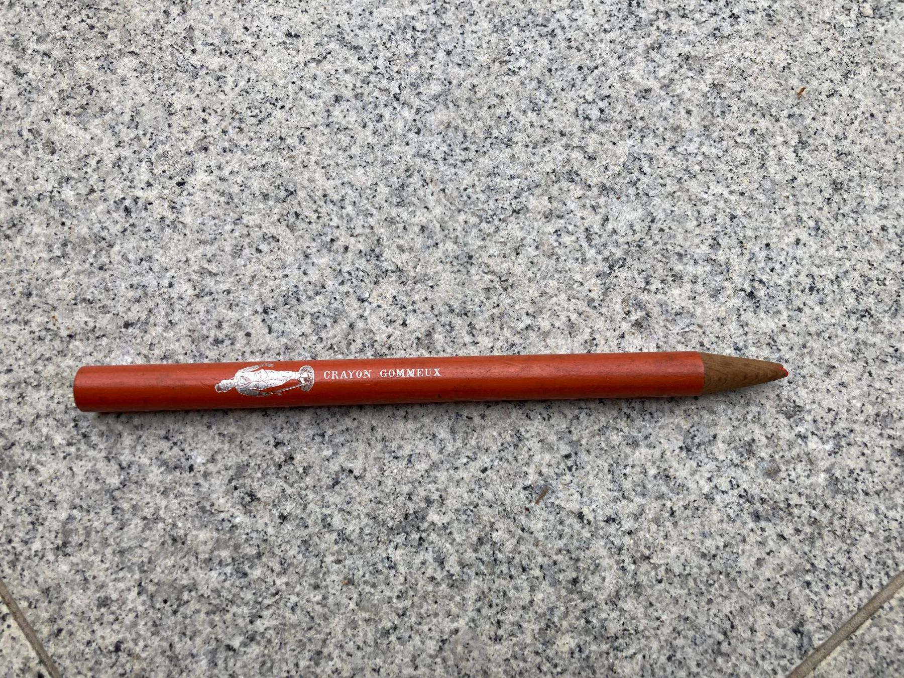 Stifte & Marker: Antiker oranger Markierstift Crayon Gommeux – Gebraucht aus Schenkon von Angelikahu