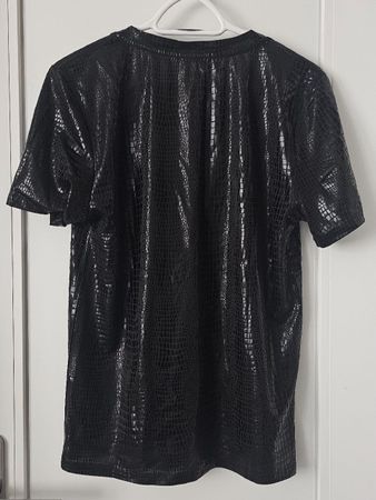 T-shirt noir effet croco, taille S, élégant pour soirée 🖤