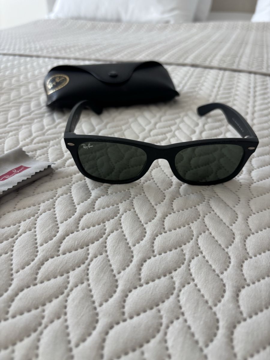 Ray-Ban Occhiali & Lenti: Rayban Sunglasses Wayfarer in Black   – Usato da Horgen venduto da lme_8kj7