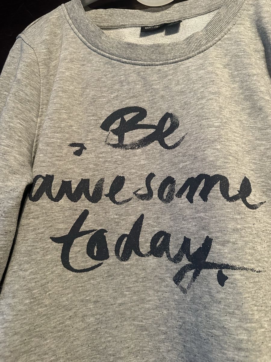 Maglioni & Felpe: Grauer Pulli "Be awesome today" Gr. 38 – Usato da Altendorf venduto da Eastwick4 2