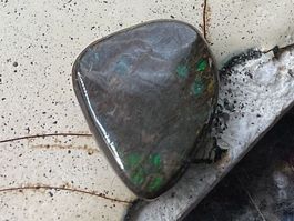 Ammolit 10.7ct auf Trägermaterial,  natürlich