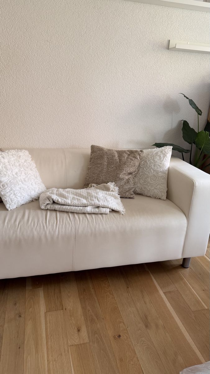 Divani: Beiges Kunstledersofa – Usato da Zürich venduto da theresa.st
