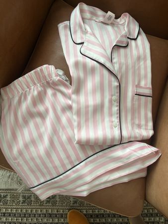 Iconic Victoria’s Secret silk pijama