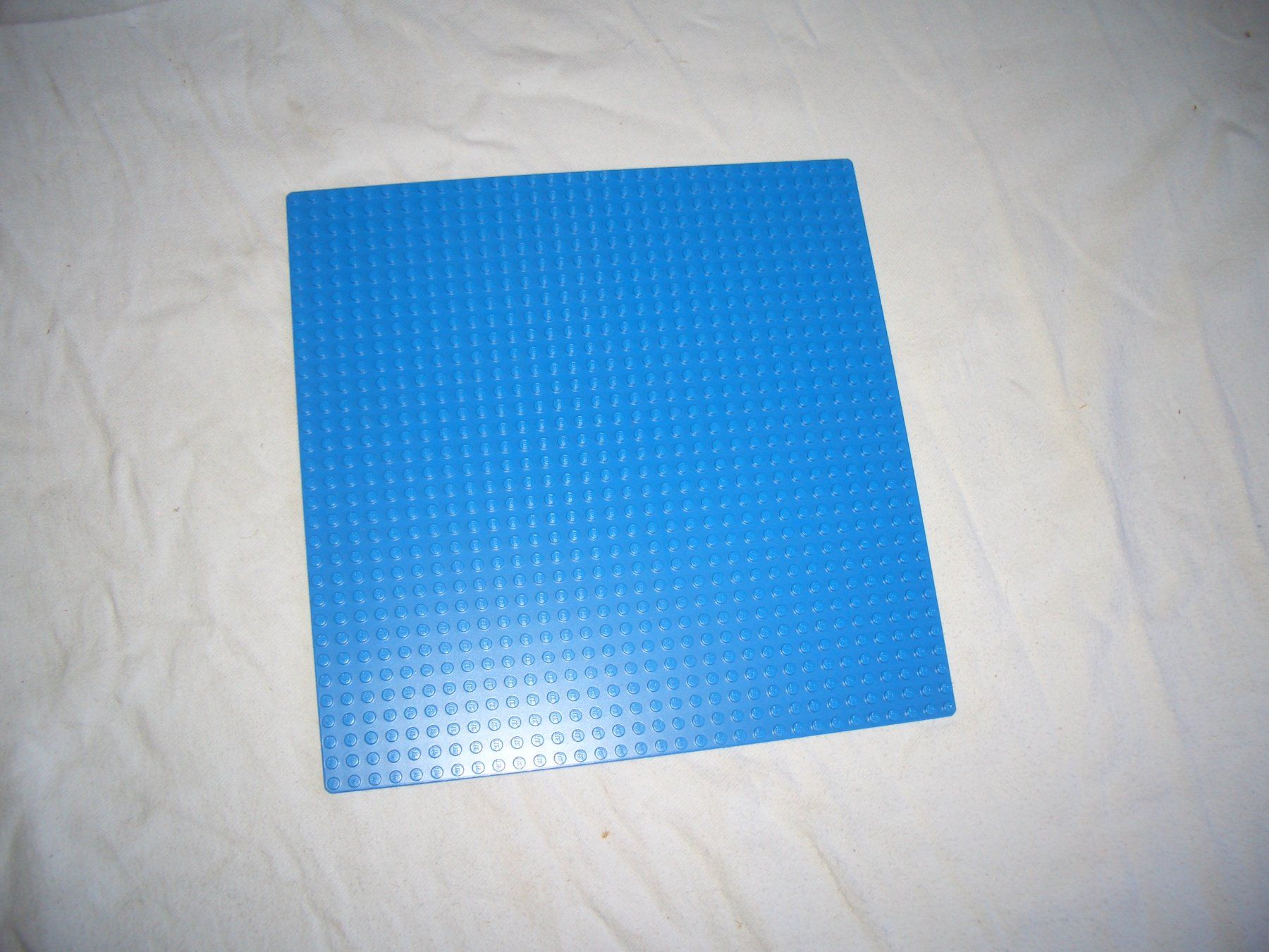 Servierplatten: Blaue Lego-Basisplatte, grosse Bauplatte, neuwertig, – Gebraucht aus Präz von Eroberto