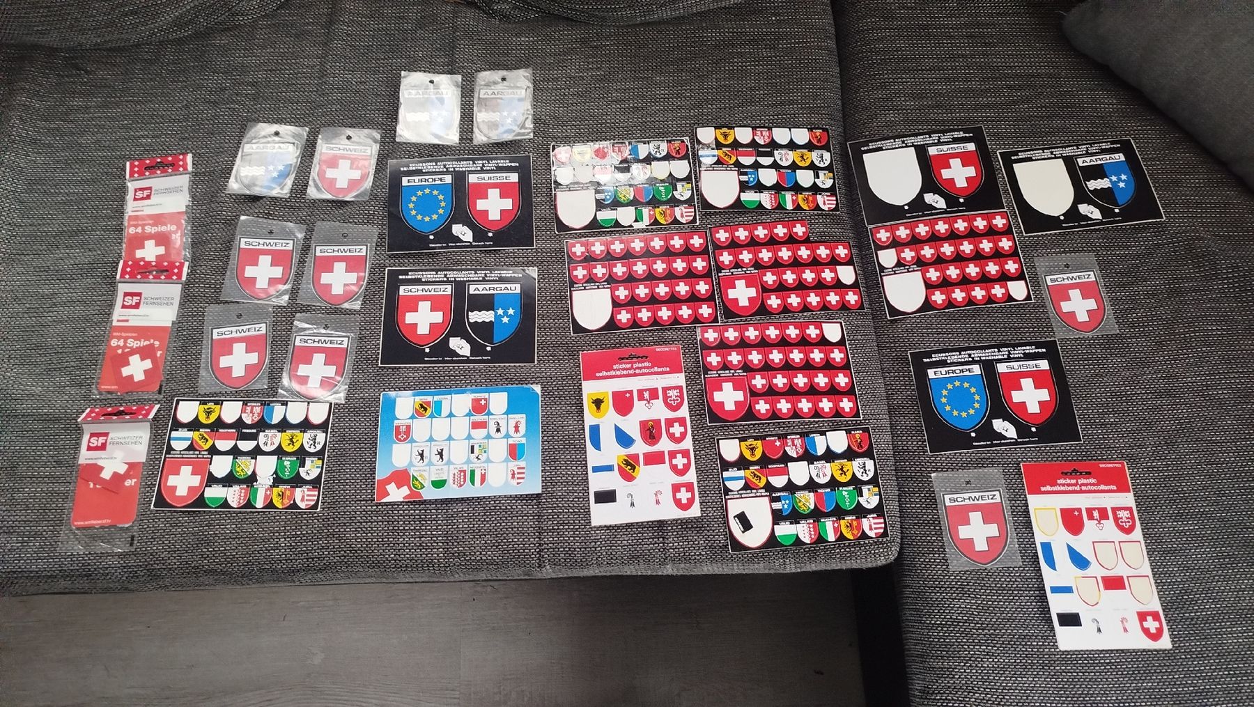 Sticker: Schweizer Wappen-Aufkleber – Usato da Glashütten venduto da lightmoon