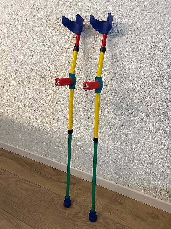 Gehhilfen: 1 Paar Kinder Krücken – Gebraucht aus Emmenbrücke von mgarlando