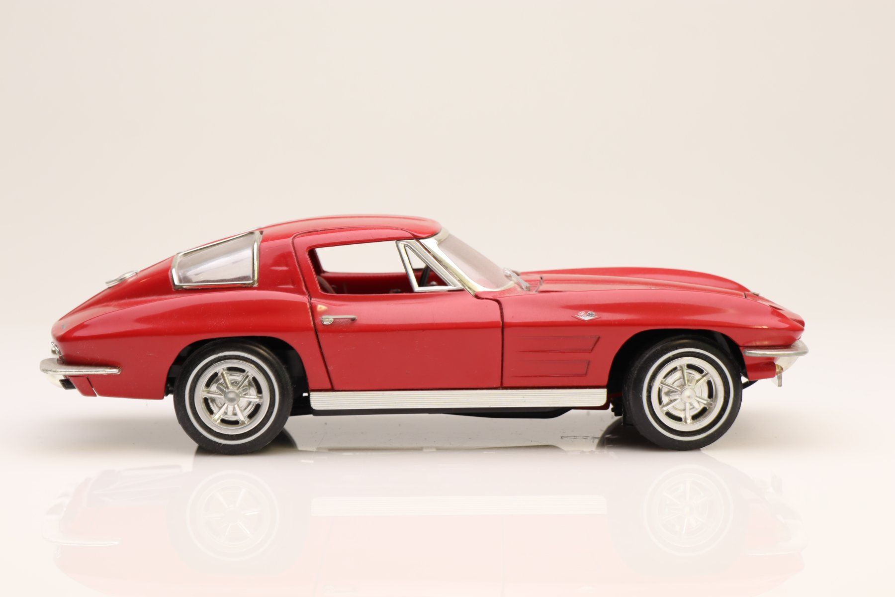 Chevrolet Modellini d'auto: ERTL Chevrolet Corvette 1/18 Modellauto – Usato da Ried (Muotathal) venduto da Modellbahn.swiss 1