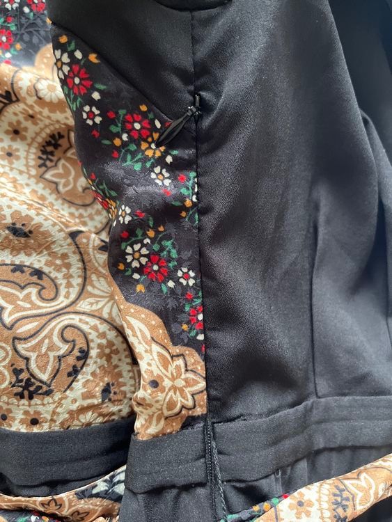 Sandro Vestiti: Sandro Paris Kleid schwarz Blumenmuster FR42/EU40 – Nuovo (secondo la descrizione) da Basel venduto da astwo 4
