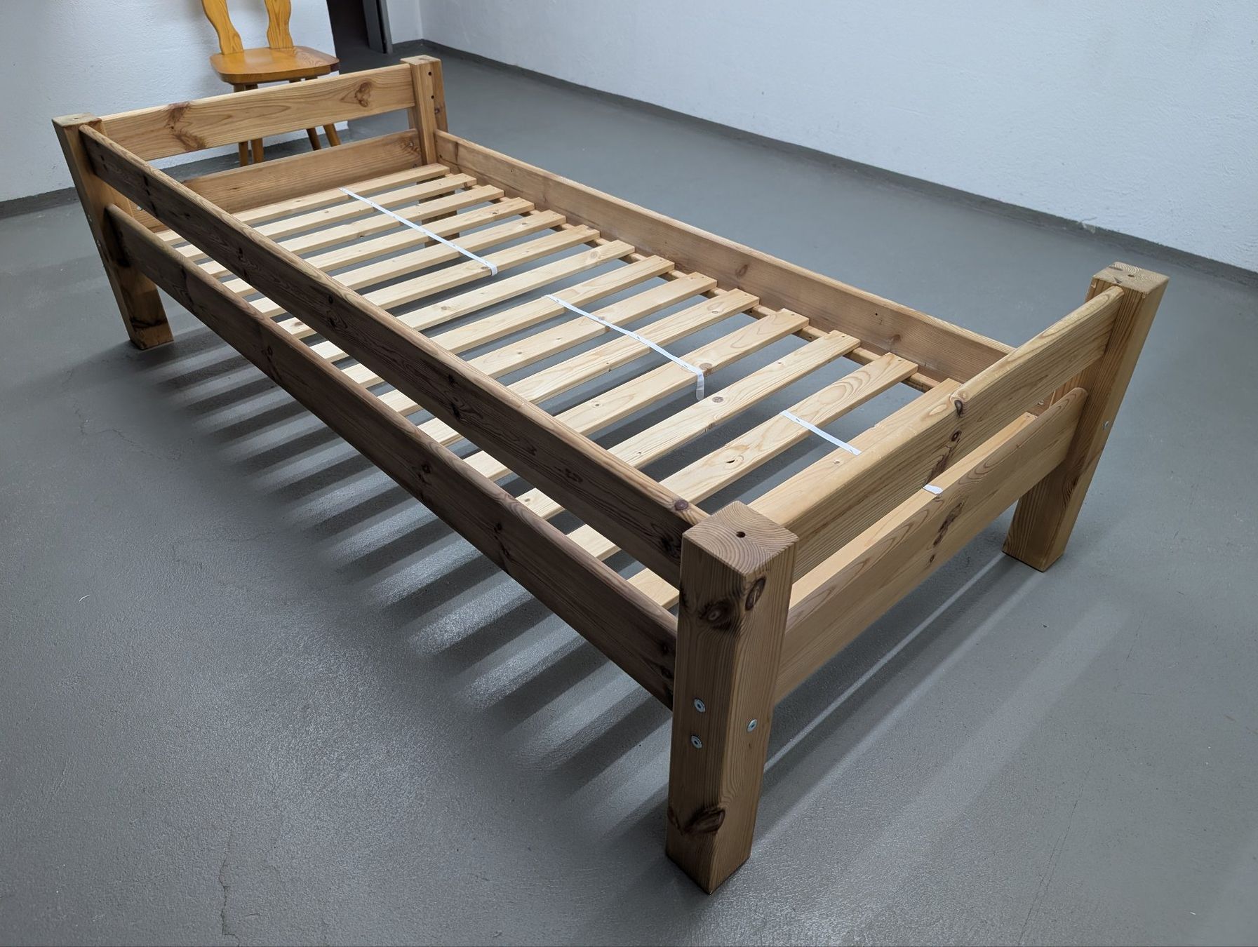 Betten: Flip - Einzelbett 90x200 – Gebraucht aus Stäfa von milk79