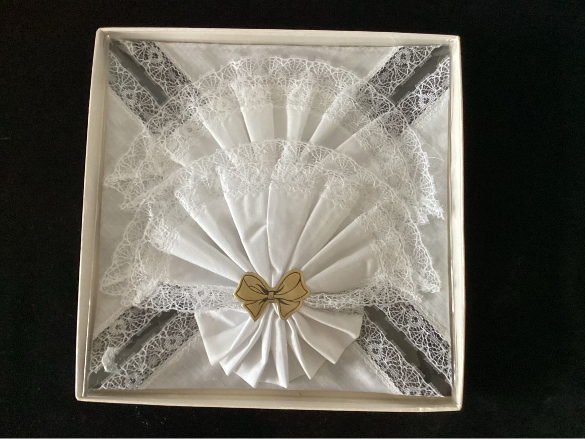 Sonstige Kleidung & Accessoires: Damenstofftaschentücher 2-er Set – Neu und originalverpackt aus Salenstein von Esprit57