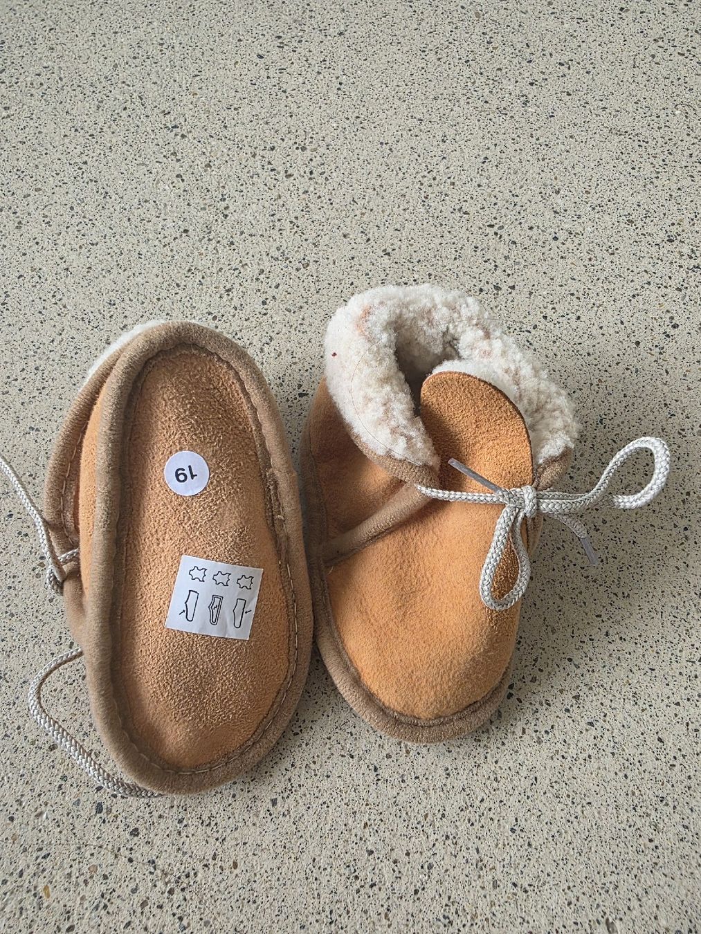 Scarpe per ragazzi: Schuhe Winter Grösse 19 – Usato da Zürich venduto da Allek 1