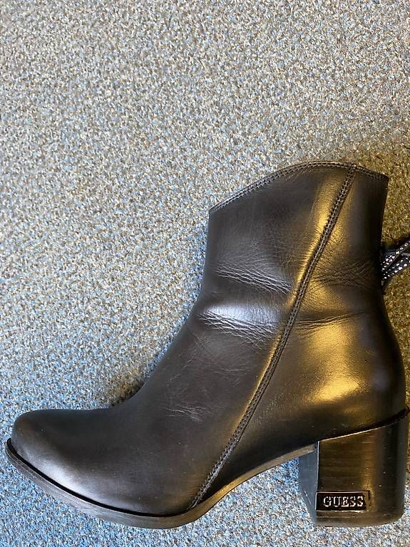 Scarpe da donna: GUESS Stiefelette – Usato da St. Gallen venduto da Konstanza 4