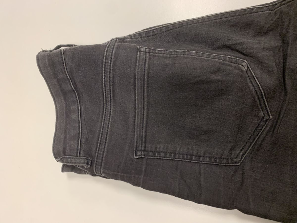 H&M Jeans: Jeans noir taille haute – Usato da Montreux venduto da iza_peche8 3