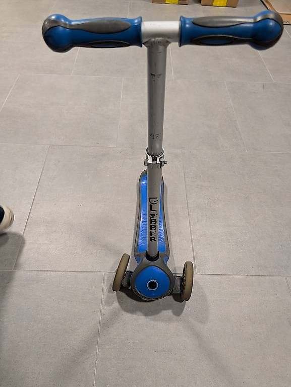 Kickboard: Trottinette Globber 3 roues  Bon état – Gebraucht aus Bulle von EllaFamily