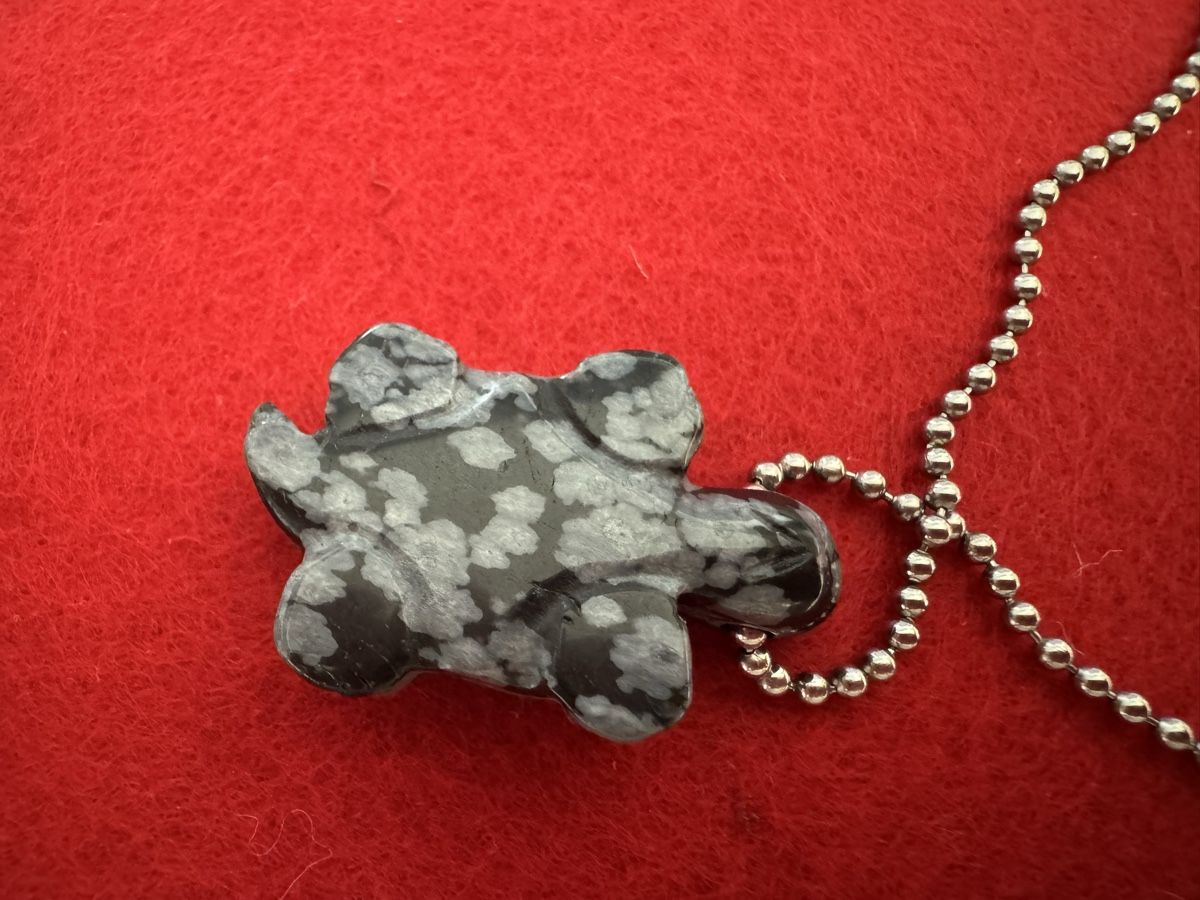 Catenine: Schildkröte aus Schneeflockenobsidian plus Kette – Usato da Lachen SZ venduto da artbyblondangel 3