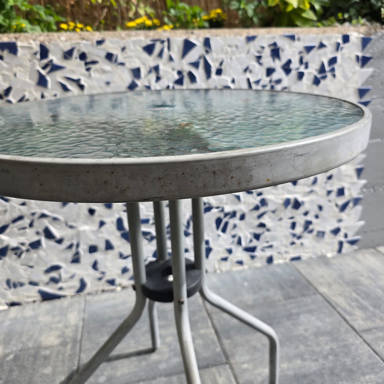 Tische: Gartentisch Rund Glas Metall Gestell – Gebraucht aus Rheinsulz von Dred 3