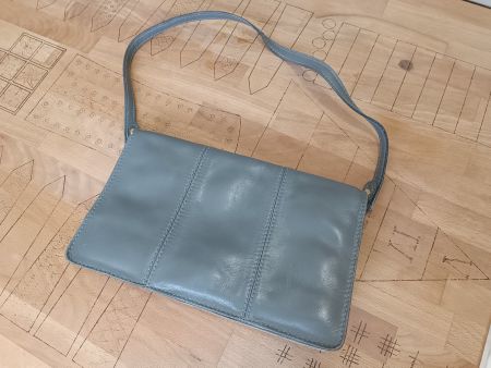 Grau Leder Handtasche / sac à main pochette cuir gris