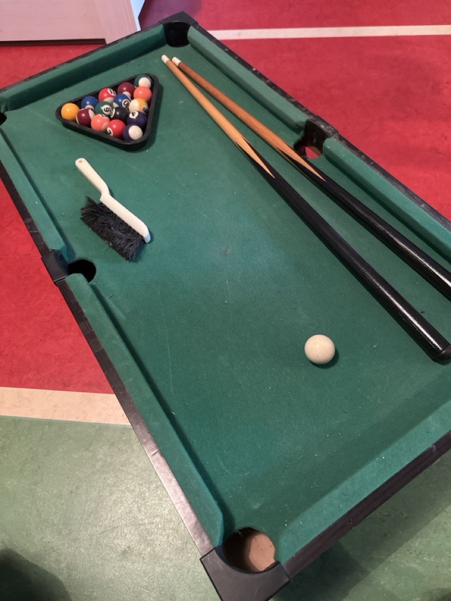 Giocattoli: Miniature Pool Table with Cues and Balls - Fun Game! – Usato da Kerzers venduto da ramonnotz
