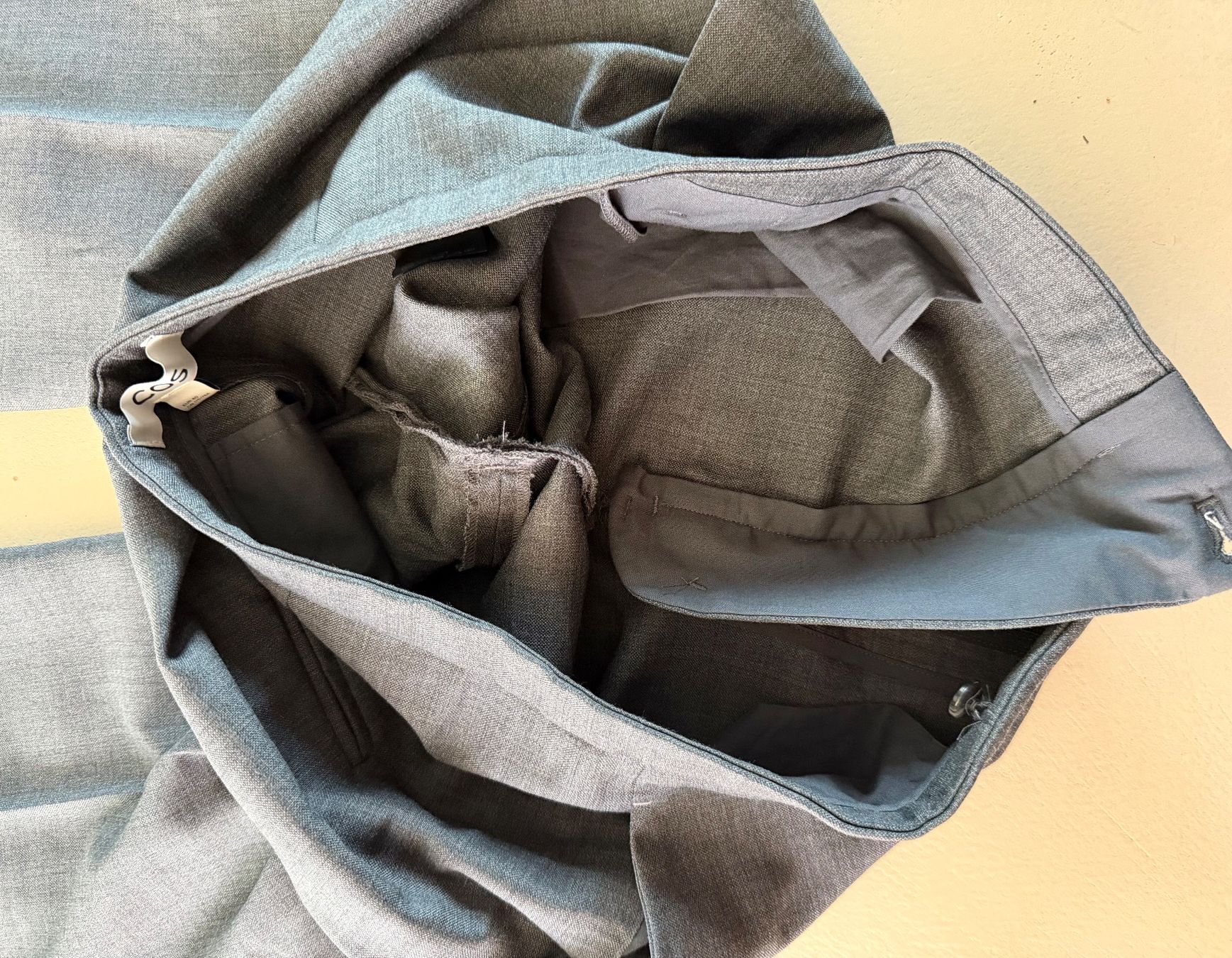 Cos Pantalons: dunkelgraue COS Hose 🩶 – D'occasion à Zürich par ClosetQueen 7