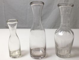 Drei antike Karaffen aus Glas, 1 dl und 3 dl, z.B. für Wein