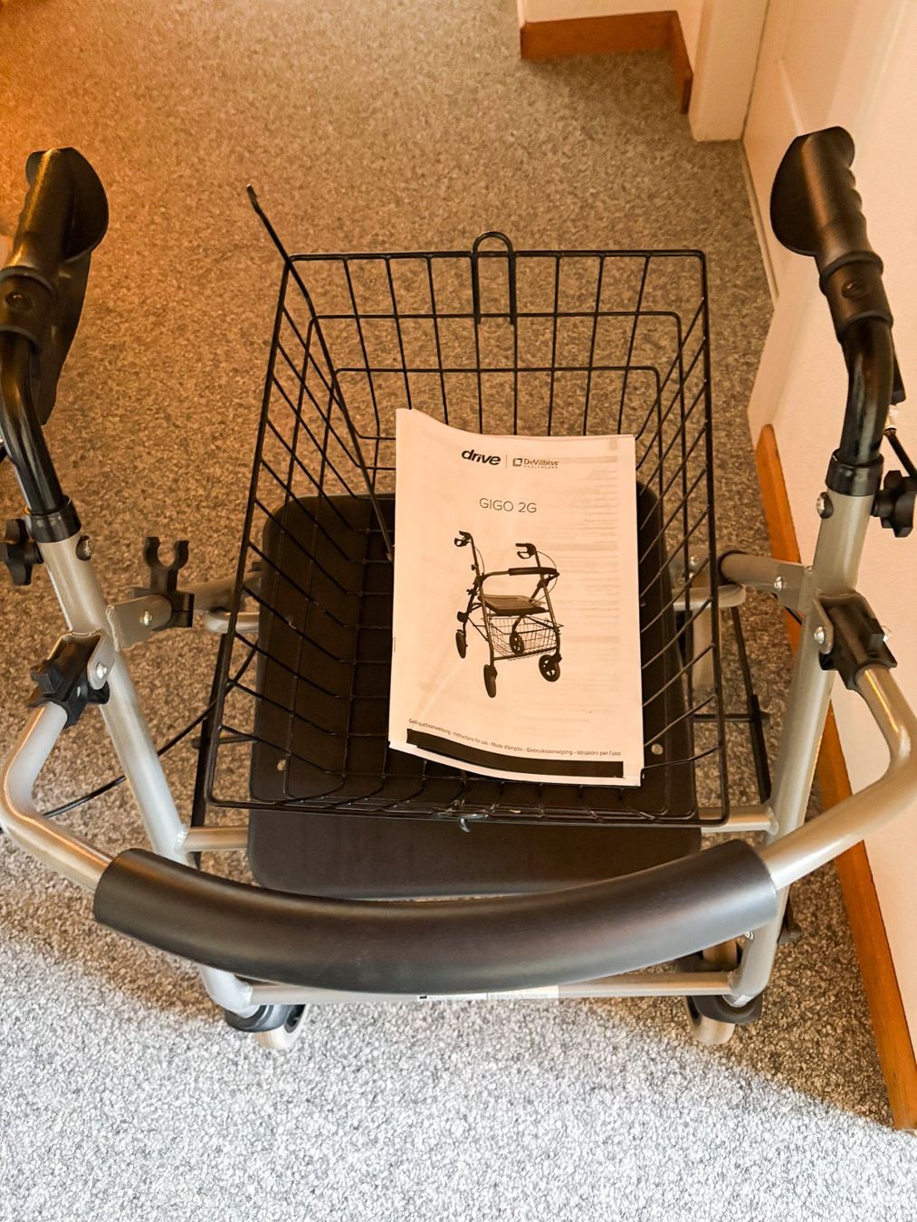 Gehhilfen: Rollator mit Sitz & Feststellbremsen (Klappbar) – Gebraucht aus Ins von ab_80 1