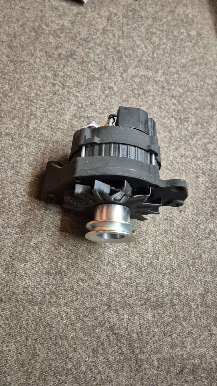 VW Tutti pezzi di ricambio auto: Alternator Golf 2 – Nuovo (secondo la descrizione) da Egerkingen venduto da pet_z2d6